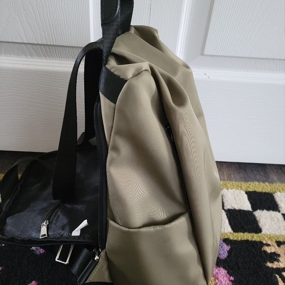 Backpack - Picture 5 of 5